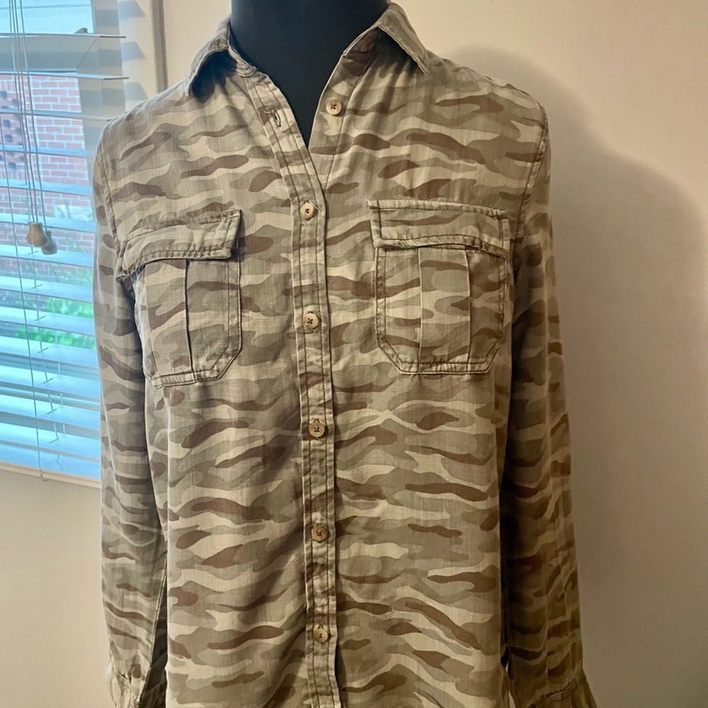 American Eagle Outfitters Camouflage Button Down Shirt